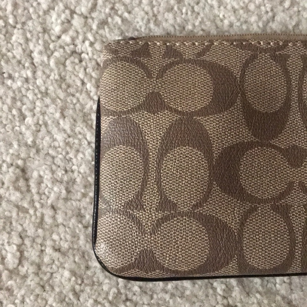 👜EUC Brown Coach Wristlet - Picture 4 of 5